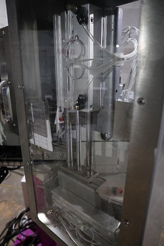 Стойка с этикетировщиком