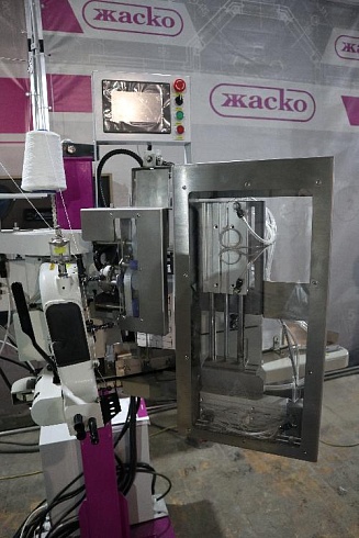 Стойка с этикетировщиком