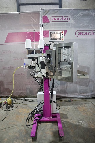 Стойка с этикетировщиком