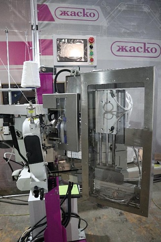 Стойка с этикетировщиком